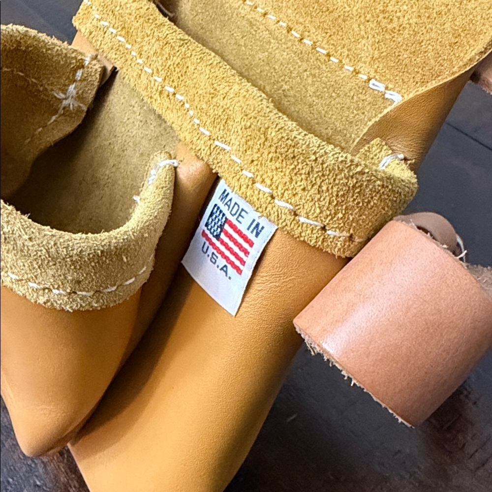 Elegant Yellow Leather Pocket Square Holder - Picture 4 of 5